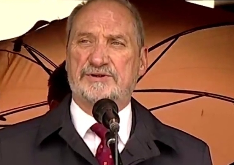 MON odpowiada w sprawie współpracy z NCSS: "Absurdalne sugestie. Współpracę rozpoczął T. Siemoniak"