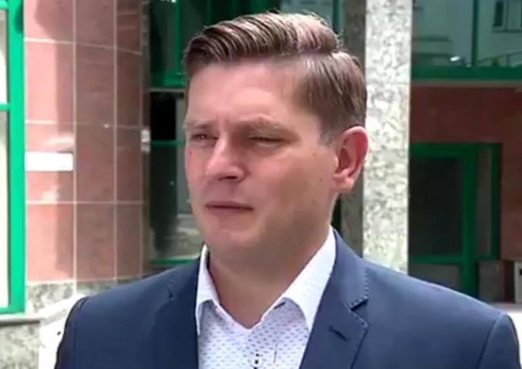 Wiceminister Kownacki prezentuje niepodległościową iluminację MON