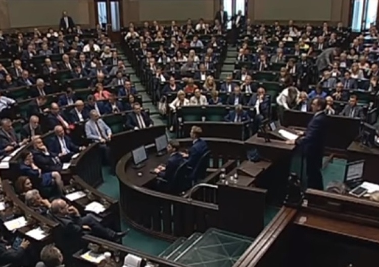Najnowszy sondaż CBOS: PiS na czele z ogromną przewagą. Nowoczesna na granicy progu wyborczego