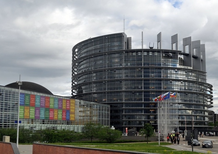  Rezolucja PE o PL podejmuje także sprawy etyczne, które nie leżą w gestii UE - np. kwestia tabletek "po"