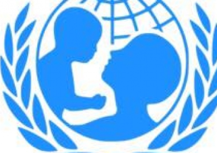  Oficjalny profil Unicefu promuje szatę graficzną przedstawiającą... odchody