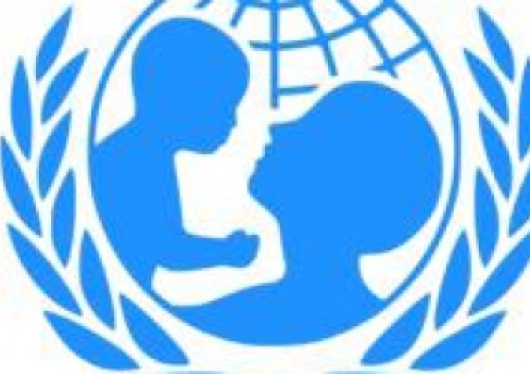 Oficjalny profil Unicefu promuje szatę graficzną przedstawiającą... odchody