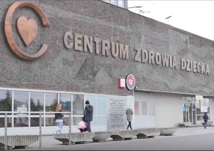 Nowy ambulans dla Centrum Zdrowia Dziecka. Akcja kibiców i piłkarzy Legii Warszawa
