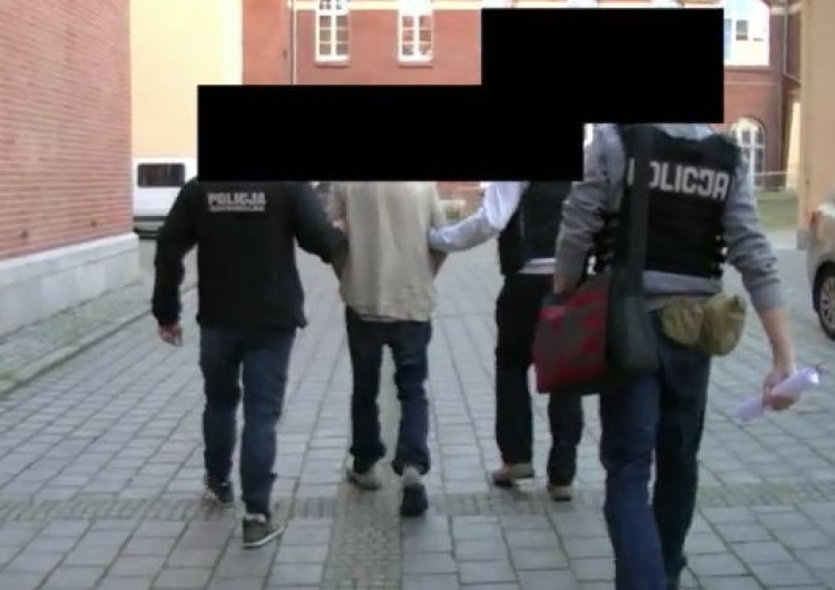 Zbrodnia sprzed 15 lat - zabójstwo ze szczególnym okrucieństwem i kanibalizm. Policja zatrzymała 4 osoby