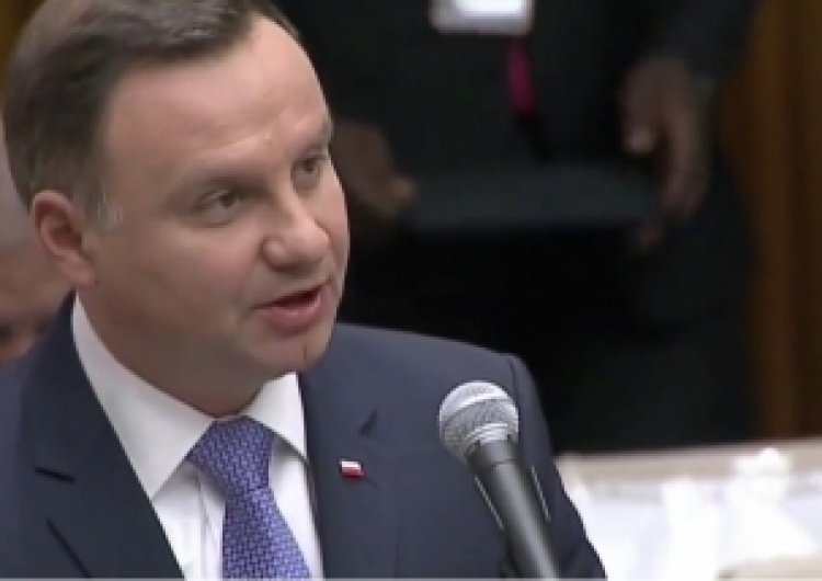 Andrzej Duda nazywa o decyzje KRS "kompletną dziecinadą"