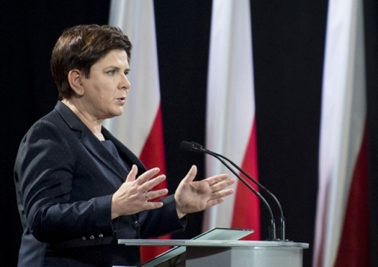  Czy premier Szydło pożegnała się na Twitterze? "Bez względu na wszystko najważniejsza jest Polska"