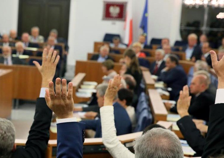 Senacka komisja głucha na głos partnerów społecznych