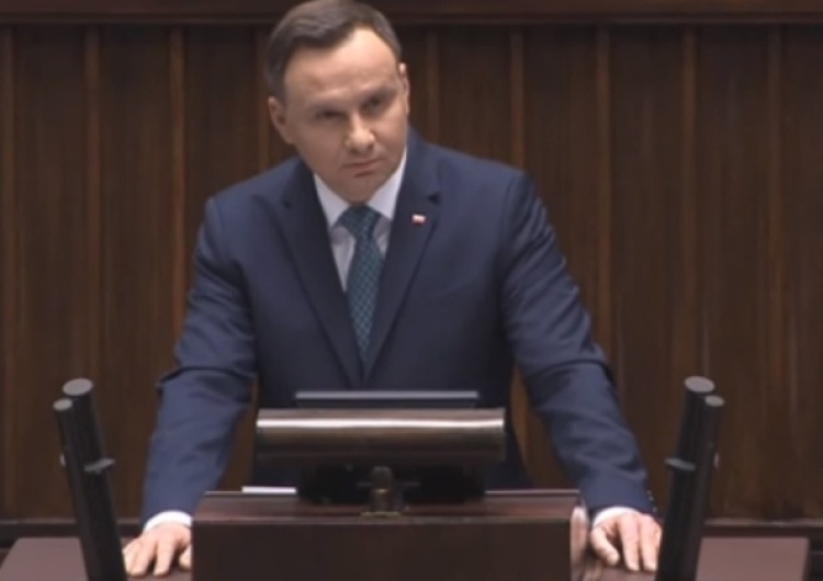 Skandaliczne zachowanie opozycji podczas Zgromadzenia Narodowego z okazji 150 rocznicy urodzin Marszałka
