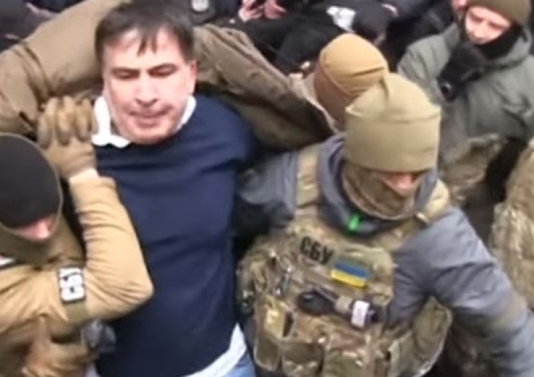  Ukraina: Szturm policji na miasteczko namiotowe Micheila Saakaszwilego