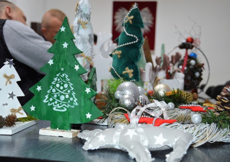 Rękodzieło zza krat. Więźniowie włączają się w charytatywne akcje na święta