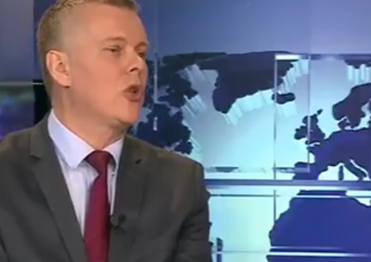Siemoniak tłumaczy się z planów zakupu Caracali. Red. Wybranowski odpowiada: "Putin bije brawo"
