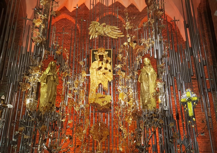  Bursztynowy Ołtarz Ojczyzny poświęcony w Bazylice św. Brygidy