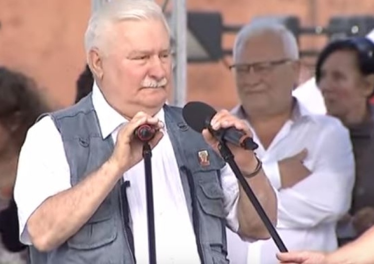  Lech Wałęsa: Liczę, że UE i inni przyjaciele zdyscyplinują ten populistyczny i nieodpowiedzialny rząd