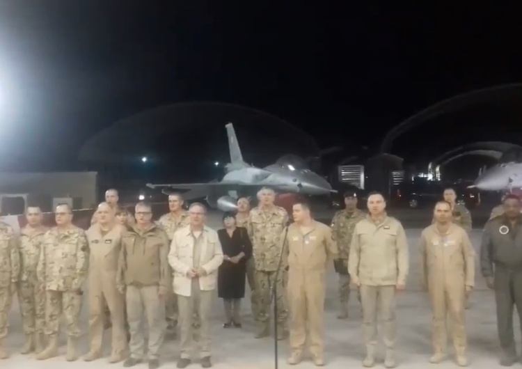  [video] "Wśród nocnej ciszy" w bazie polskich żołnierzy w Kuwejcie. Przejmujące nagranie