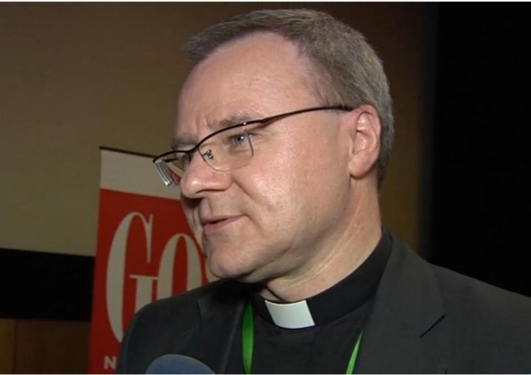 Matka poszła ze skargą do GW opowiedzieć o złym wpływie rorat na syna. Ks. Jaklewicz odpowiada