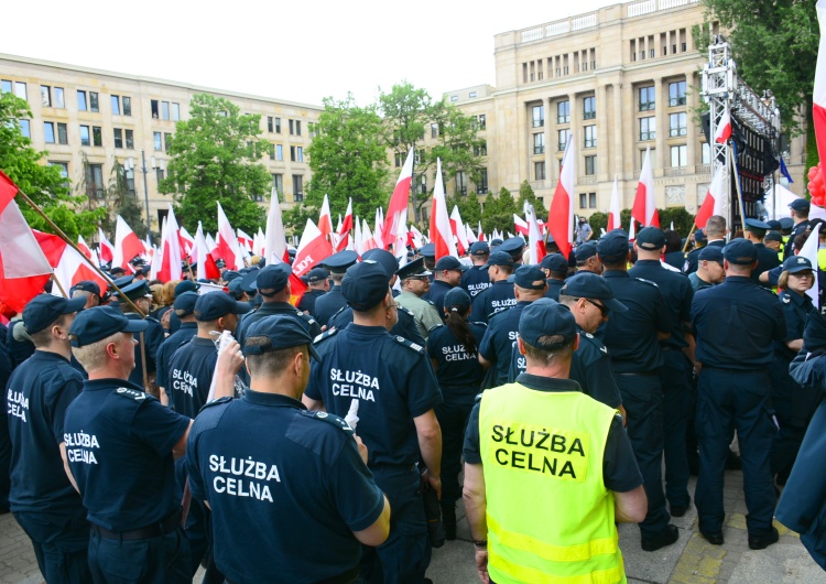 T. Gutry Nowe przepisy: Celnicy mogą przejść na emeryturę w wieku 55 lat