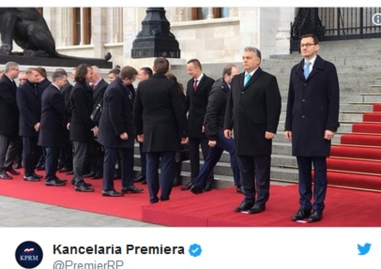 zrzut ekranu Premier rozpoczął oficjalną wizytę na Węgrzech