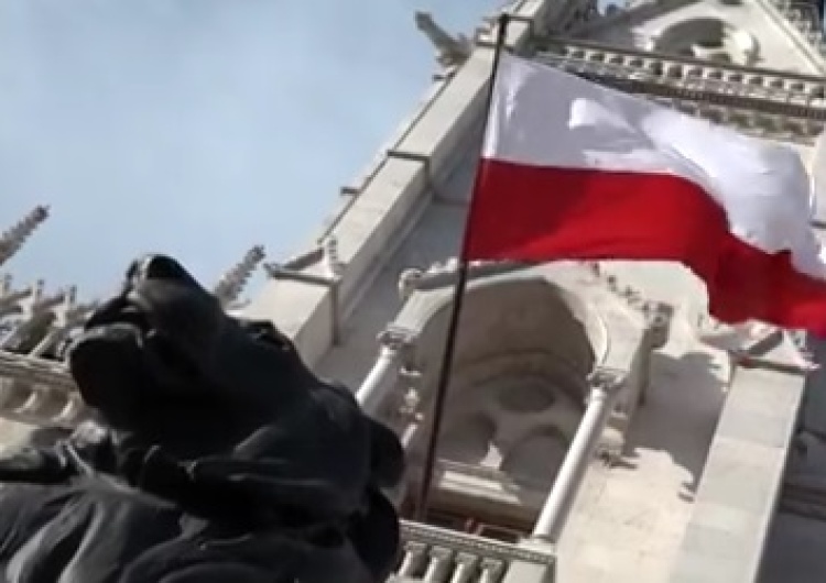 zrzut ekranu [video] Viktor Orban zamieścił wzruszający wpis o Polsce: "Jeszcze Polska nie zginęła, kiedy my żyjemy"
