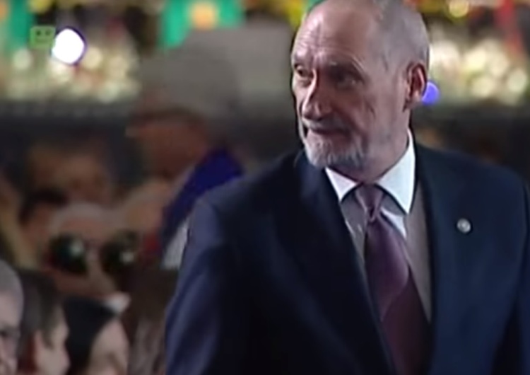Internauci komentują zaproszenie Antoniego Macierewicza do Białego Domu: "Teraz wyjcie wyjce"
