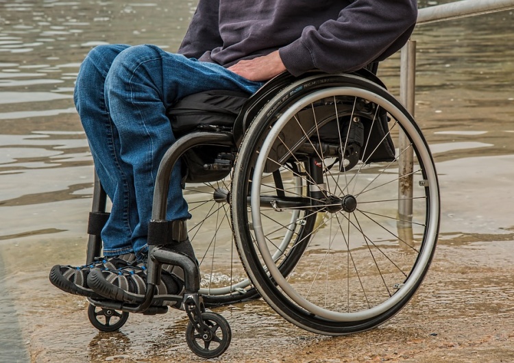  Raport NIK na temat barier dla niepełnosprawnych w komunikacji miejskiej. Liczne nieprawidłowości