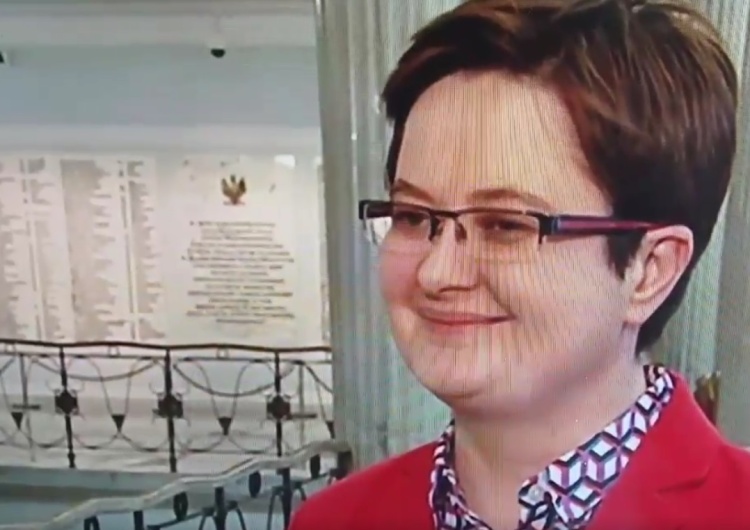  [video] Katarzyna Lubnauer [.N] do współpracowników przed kamerami: "Uśmiechy, przypominam"