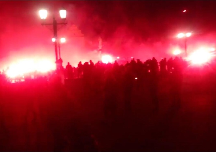 Obywatele RP demonstrowali na Pielgrzymce Kibiców. Kibice zareagowali ostro