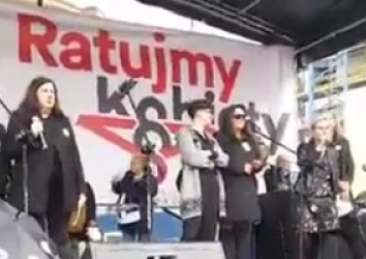 W projekcie "Ratujmy kobiety" przewidywano więzienie za odwodzenie od aborcji i krytykę feministek