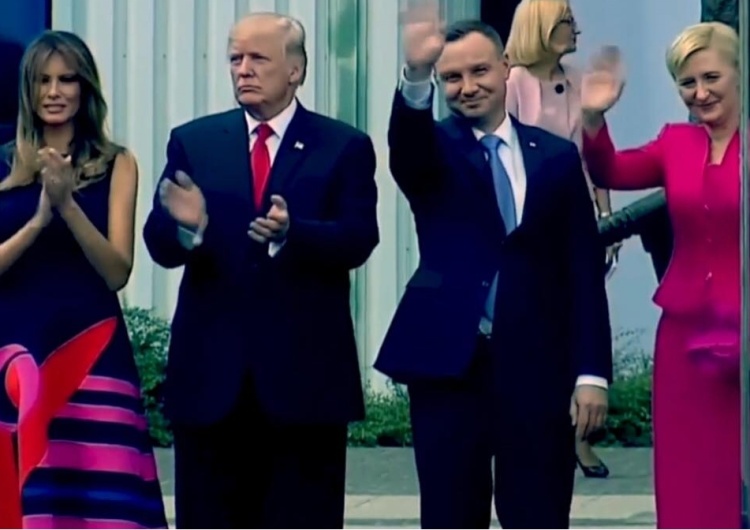  Para Prezydencka przekazała na WOŚP kostium, który Pierwsza Dama założyła podczas wizyty Donalda Trumpa
