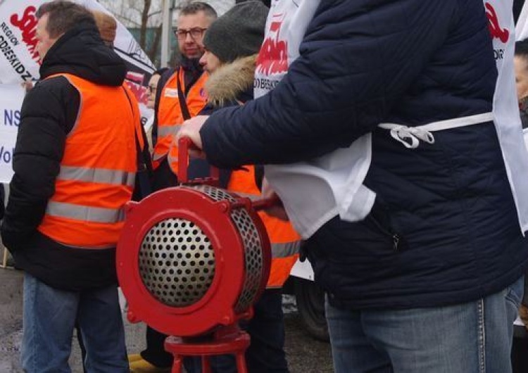  Protest w obronie zwalnianych pracowników Comau Poland