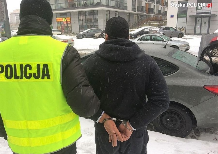  Gang okradający ludzi metodą „na policjanta” rozbity przez prawdziwych gliniarzy