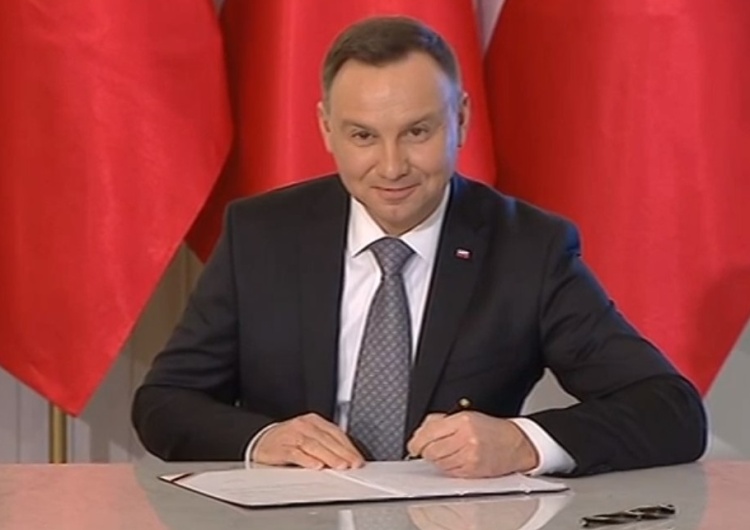  [relacja online] Prezydent Andrzej Duda podpisał ustawę o ograniczeniu handlu w niedzielę