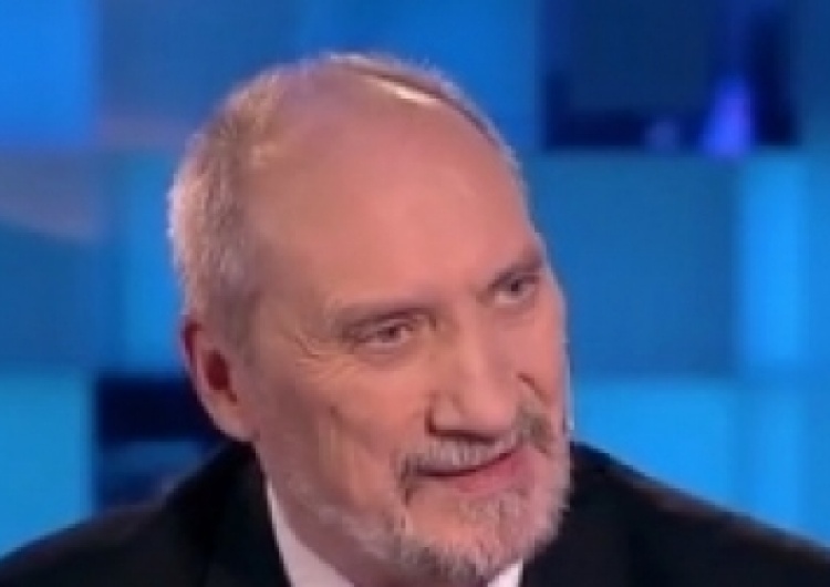 Macierewicz: Platformie pomieszała się własna polityczna tożsamość z potrzebami polskiej armii