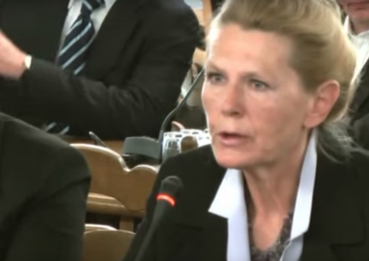 Ewa Kochanowska na posiedzeniu komisji MON: "Matko Boska co to jest, przecież to nie jest mój zmarły!"