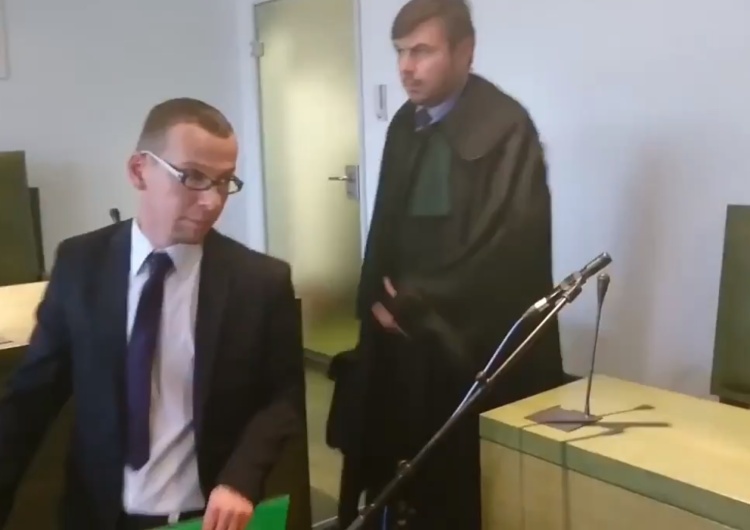  [video] Komentarze publiczności po wyroku w/s sędziego Topyły: "A jak go przyjmowali to go nie badali?"
