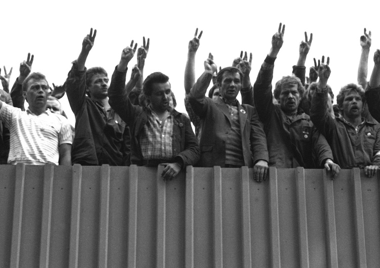  24 października 1980 r.: Rejestracja NSZZ "S", ale kierowanego przez PZPR i bez prawa do strajku