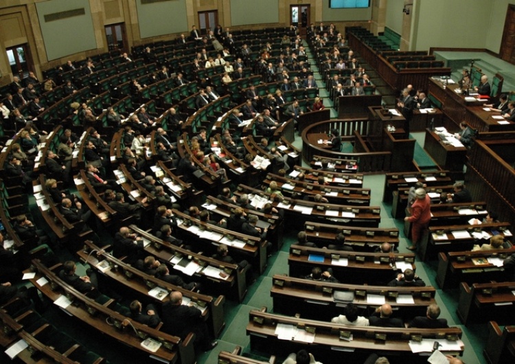  Sejm uchwalił ustawę degradacyjną. "Zło trzeba złem nazywać, a dobro dobrem"