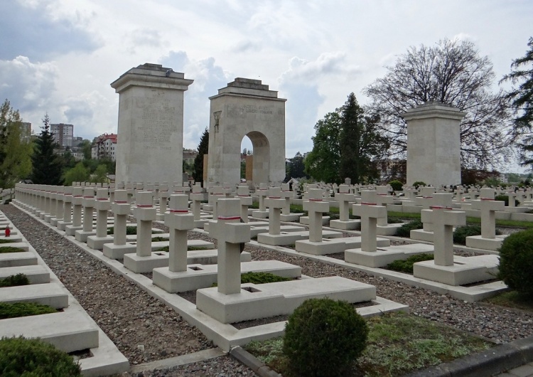 Ukraina: Ktoś wrzucił granat na teren Cmentarza Orląt