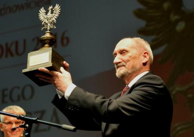  NASZA RELACJA: Antoni Macierewicz został „Patriotą Roku 2016”