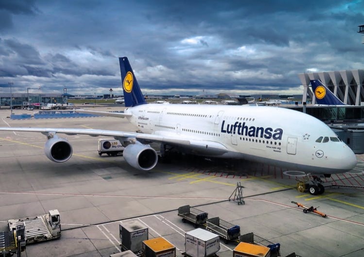  Tomasz Wróblewski: "Lufthansa z okazji niepracującej niedzieli proponuje lot na zakupy". Nie do Niemiec