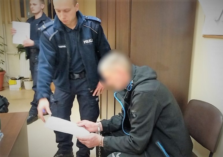 Mężczyzna zadał partnerce 20 ciosów śrubokrętem w głowę w obecności ich rocznego dziecka