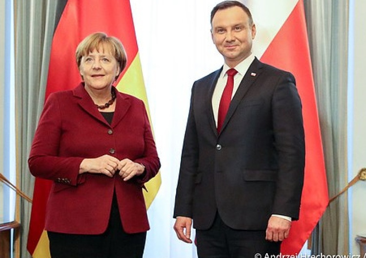 Niemieccy sędziowie naciskają na Merkel, by w sporze z Polską poparła UE
