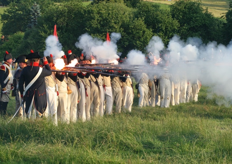 rekonstrukcja Bitwy z początków XIX w; fot DomyD W epoce napoleońskiej chirurg musiał mieć sprawne dwie ręce i uszy zamknięte na krzyki pacjenta