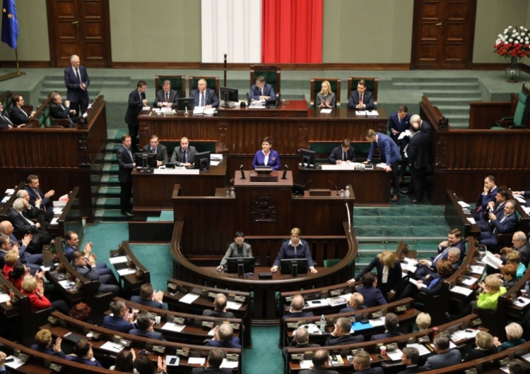  Nowe projekty PiS ws. sądów i Trybunału Konstytucyjnego trafiły do Sejmu