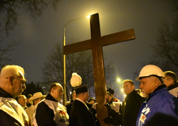  [Nasza Fotorelacja] 18. Ogólnopolska Droga Krzyżowa Ludzi Pracy „Chrystus solidarny z ludźmi pracy”