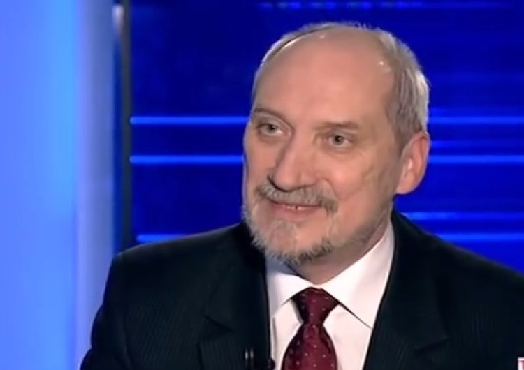  Antoni Macierewicz: Siemoniak trzy razy chyba zmieniał założenia techniczne na przetarg na śmigłowce