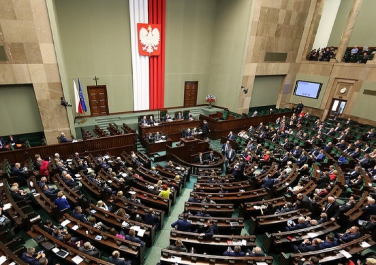 Krzysztof Białoskórski [NOWY SONDAŻ] PiS wyprzedza PO o 17 proc.