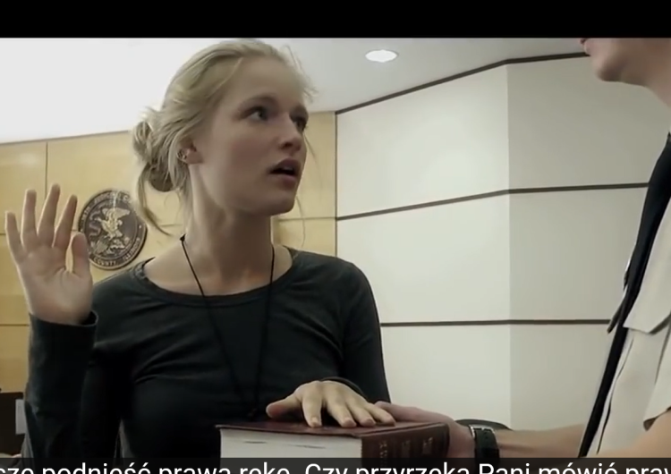 Ten film robi furorę w internecie - oskarżona o bycie katoliczką...