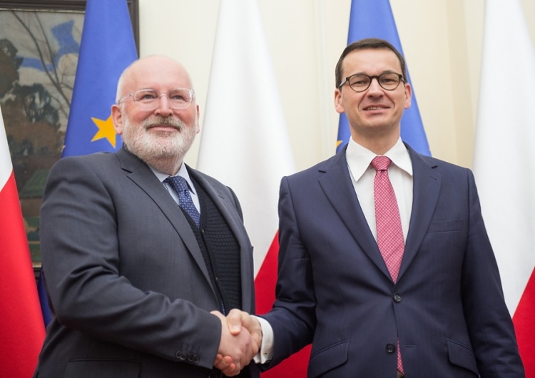  Timmermans po polsku ocenił wizytę w Warszawie. Rząd PiS-u zadowolony