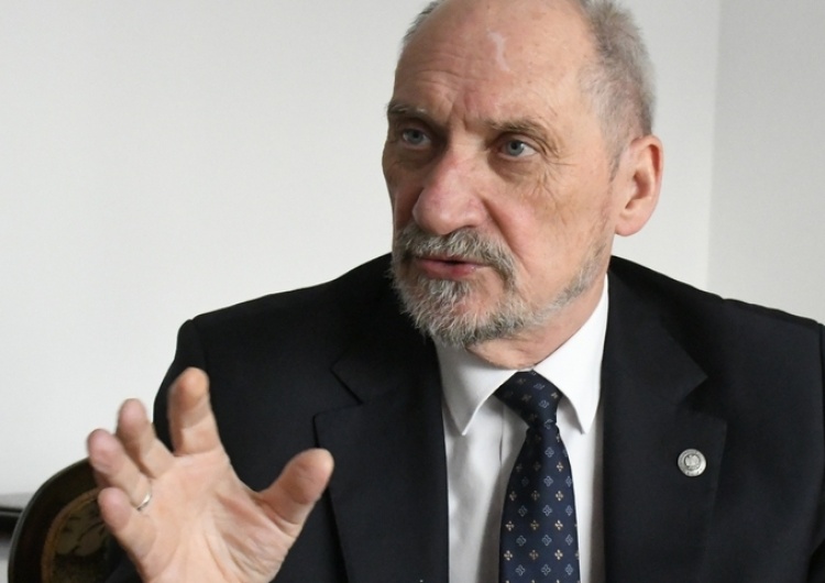 Raport techniczny podkomisji smoleńskiej: Eksplozje przyczyną zniszczenia samolotu