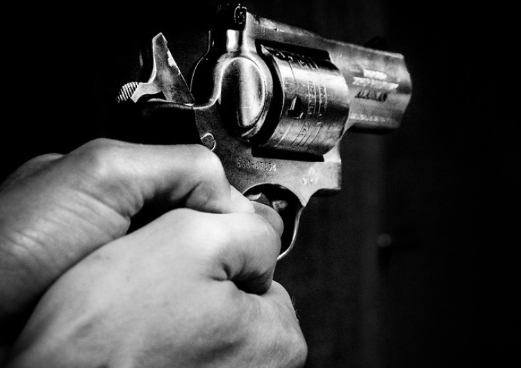 Pixabay.com [video] Strzelanina w Szczecinie. Mężczyzna zaatakował dziennikarzy